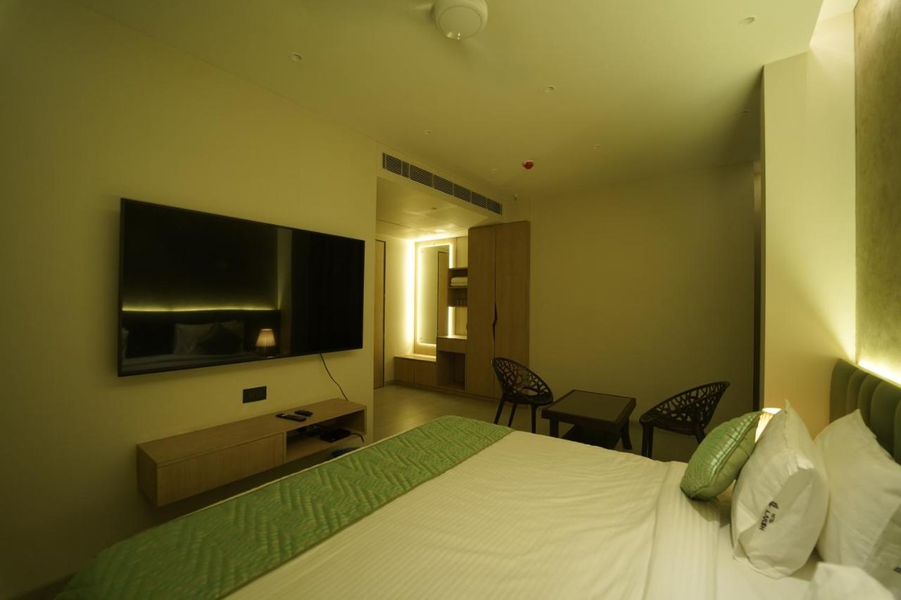 Hotel Laksh Райпур Экстерьер фото