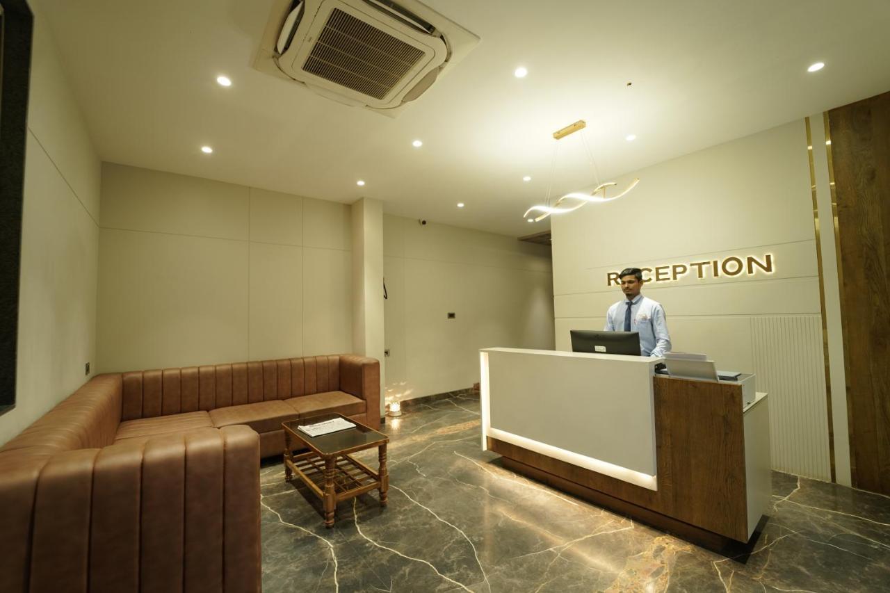 Hotel Laksh Райпур Экстерьер фото