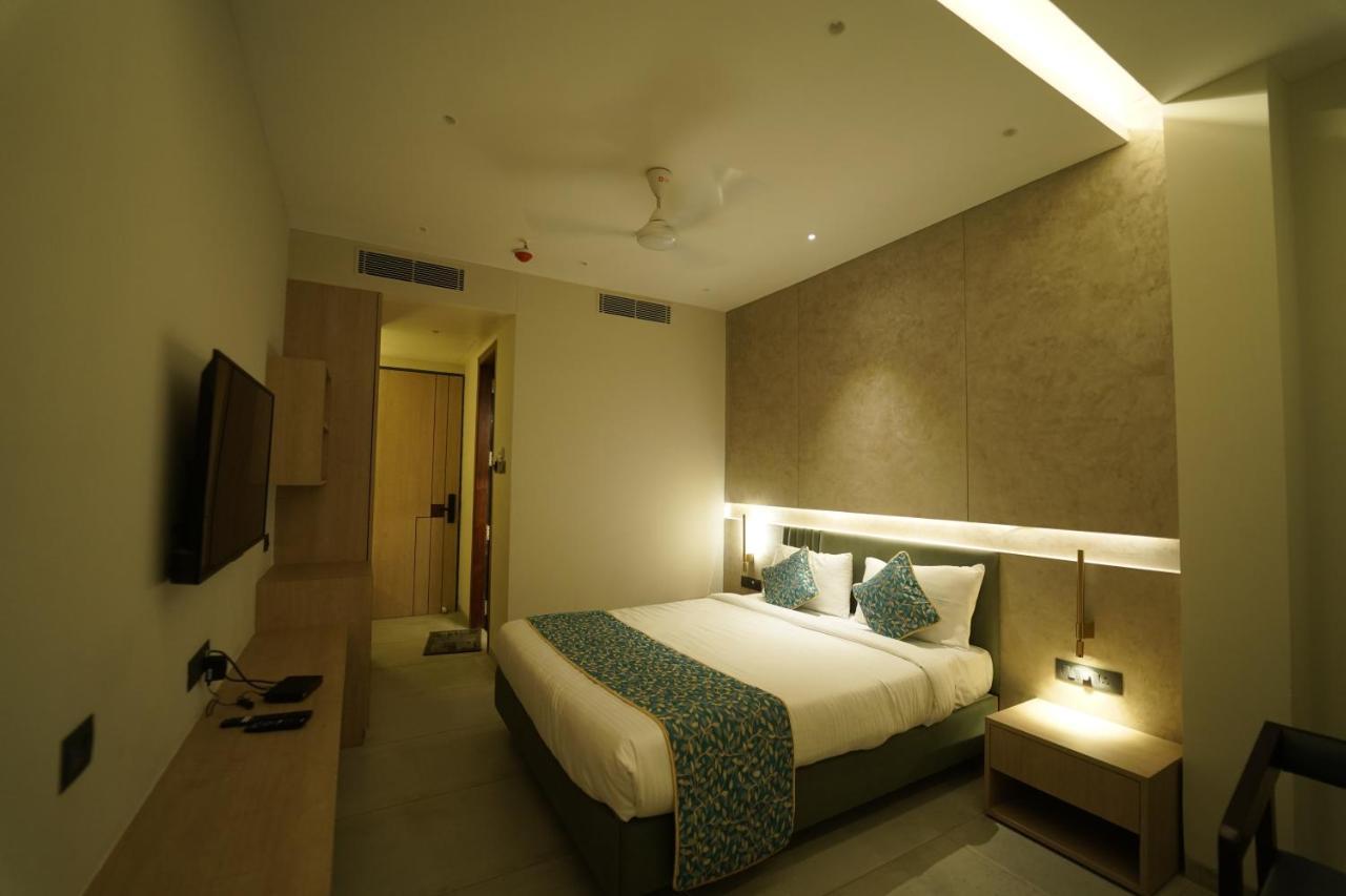 Hotel Laksh Райпур Экстерьер фото