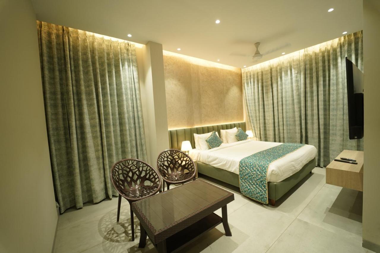 Hotel Laksh Райпур Экстерьер фото