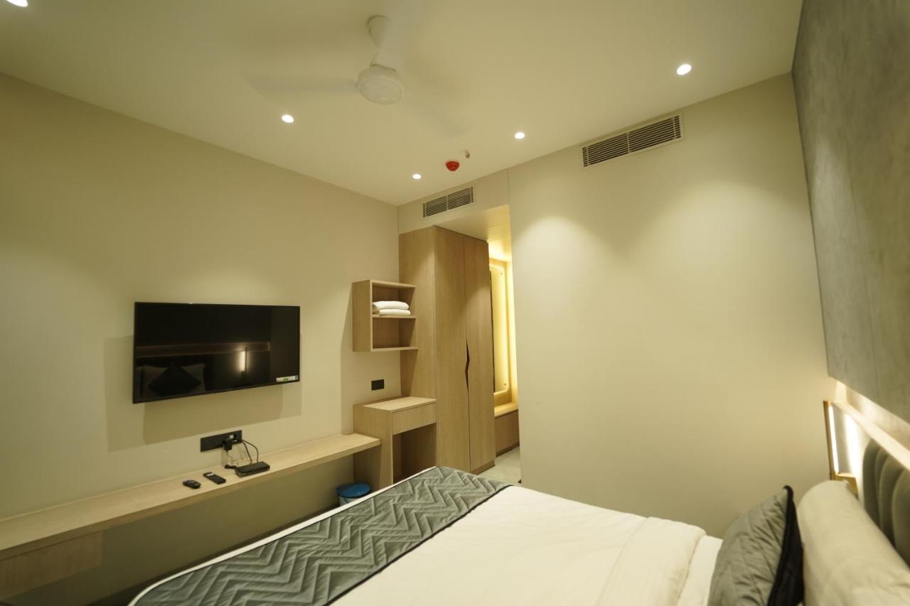 Hotel Laksh Райпур Экстерьер фото