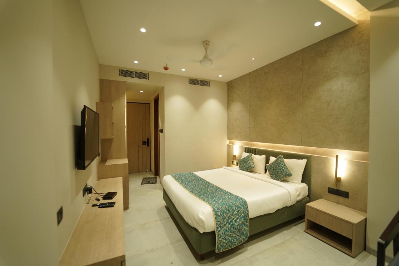 Hotel Laksh Райпур Экстерьер фото